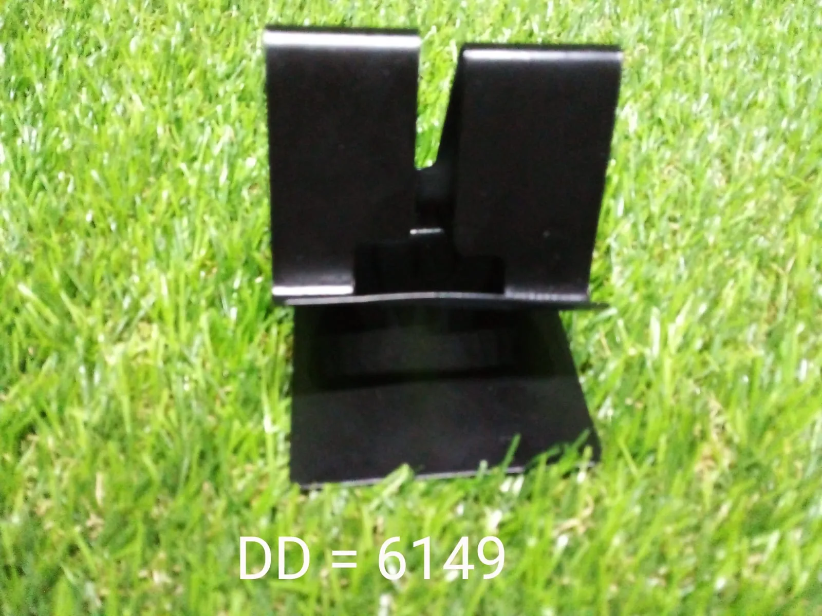 6149 Mobile Metal Stand widely used to give a stand and support for smartphones etc, at any place and any time purposes.