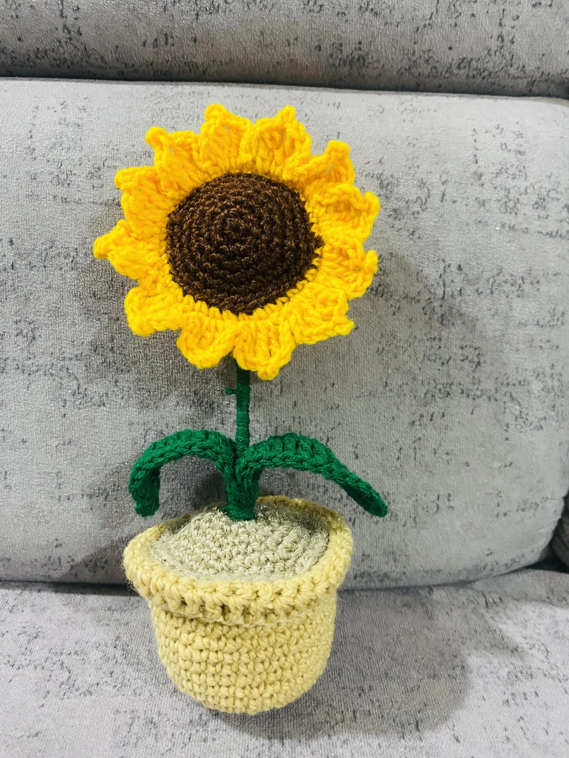 CHEHAR GLOBAL INNOVATION Handmade Crochet Flowers Completed Hand Woven Sunflowers Daisy Knitted Potted Plants Knitted Flower for Car Dash Decoration, Home Decoration, Table Decoration (Pack of 1)