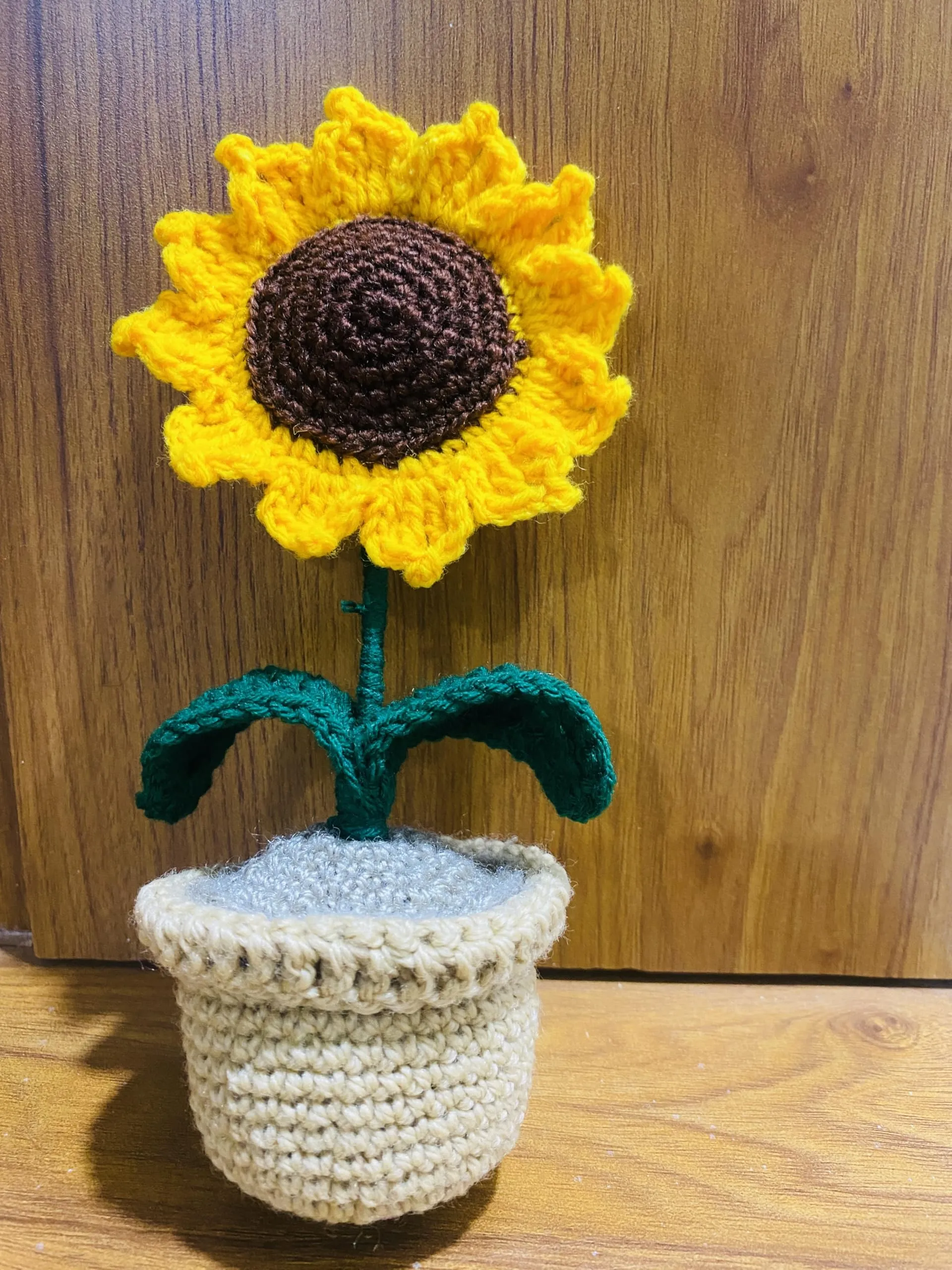 CHEHAR GLOBAL INNOVATION Handmade Crochet Flowers Completed Hand Woven Sunflowers Daisy Knitted Potted Plants Knitted Flower for Car Dash Decoration, Home Decoration, Table Decoration (Pack of 1)