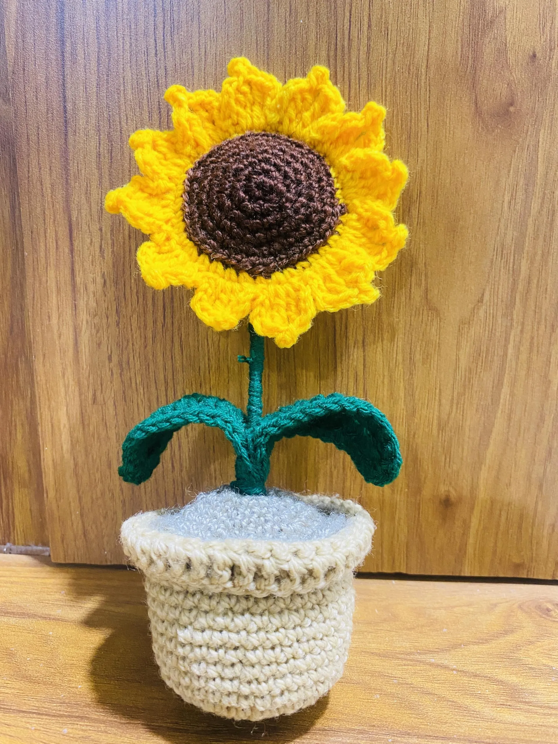 CHEHAR GLOBAL INNOVATION Handmade Crochet Flowers Completed Hand Woven Sunflowers Daisy Knitted Potted Plants Knitted Flower for Car Dash Decoration, Home Decoration, Table Decoration (Pack of 1)