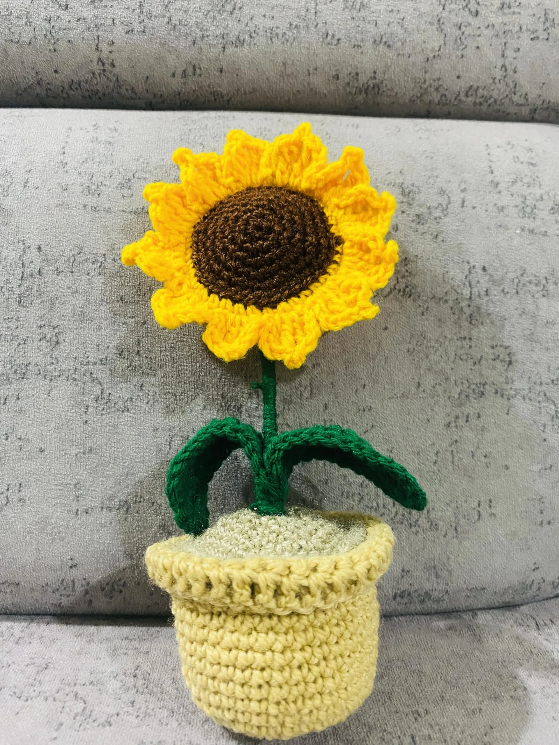 CHEHAR GLOBAL INNOVATION Handmade Crochet Flowers Completed Hand Woven Sunflowers Daisy Knitted Potted Plants Knitted Flower for Car Dash Decoration, Home Decoration, Table Decoration (Pack of 1)