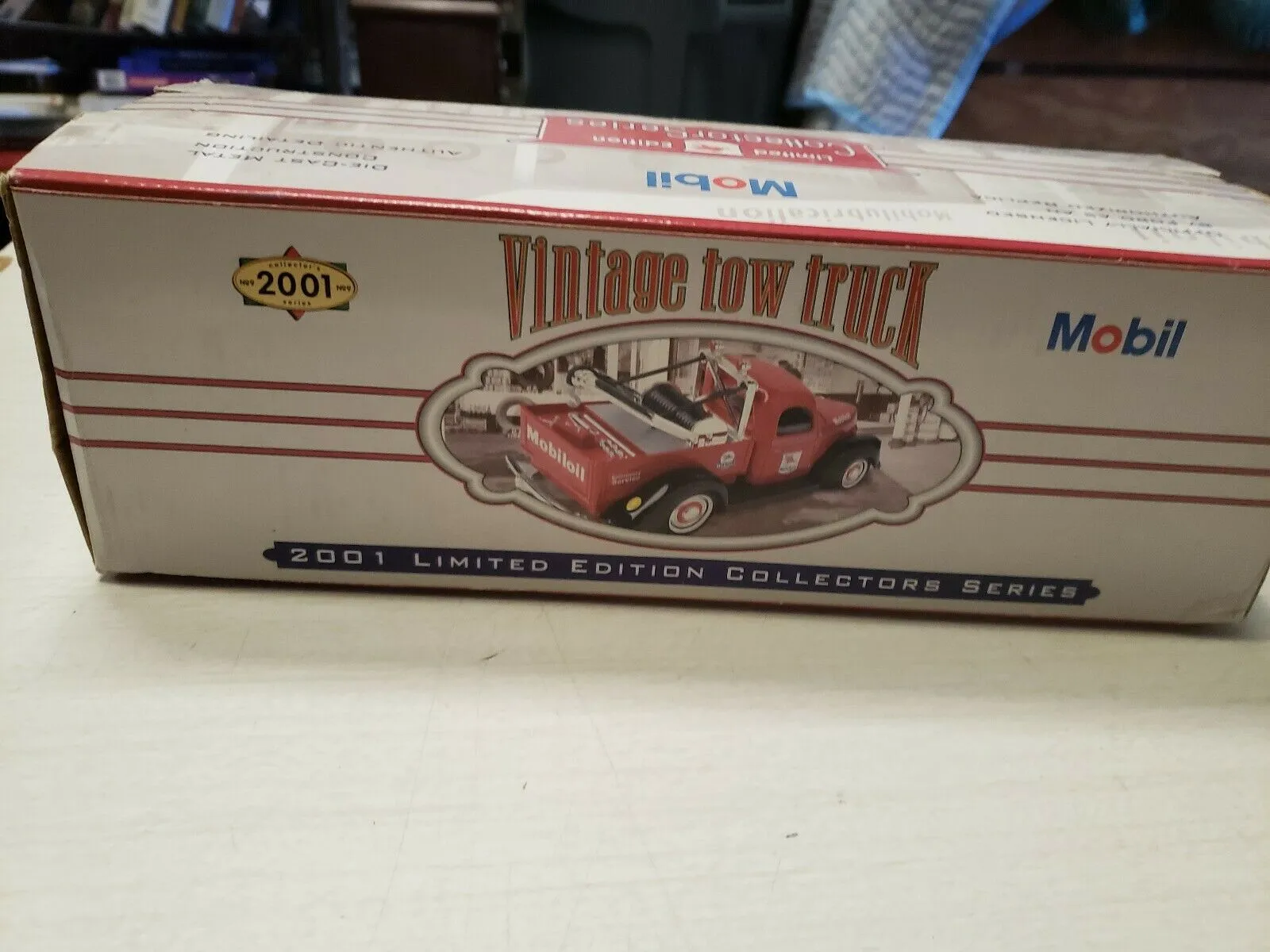 NEW 2001 Vintage Red Ford 1:18 Scale Mobil Collectible Toy Truck Coin Bank